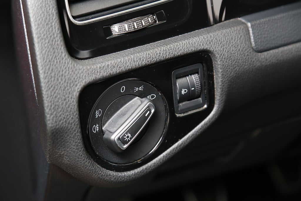 Volkswagen Golf 1,4 TSI 140hk GT R-Line 5-dörrar Kamera Motorv Drag