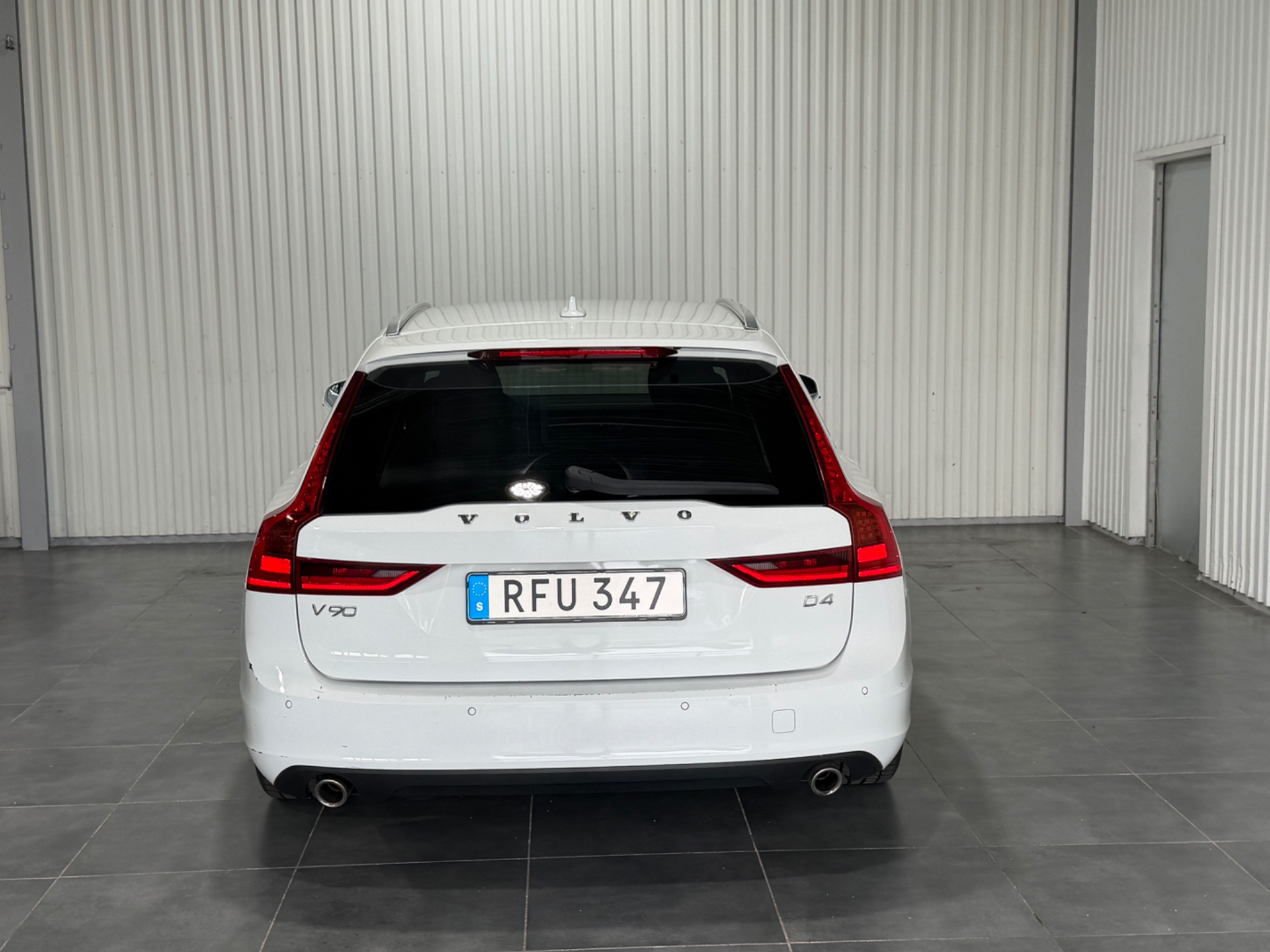 Volvo V90 D4 Momentum Euro 6 2019, photo 3/44