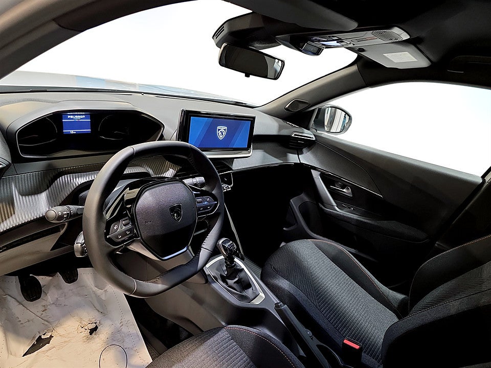 Bild på Peugeot 2008 Style 1.2 PT 100hk - V-HJUL INGÅR