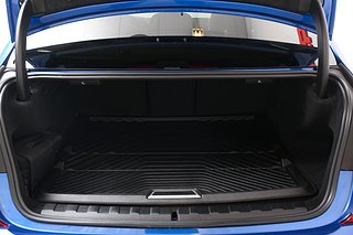 Sedan BMW 330e 31 av 32
