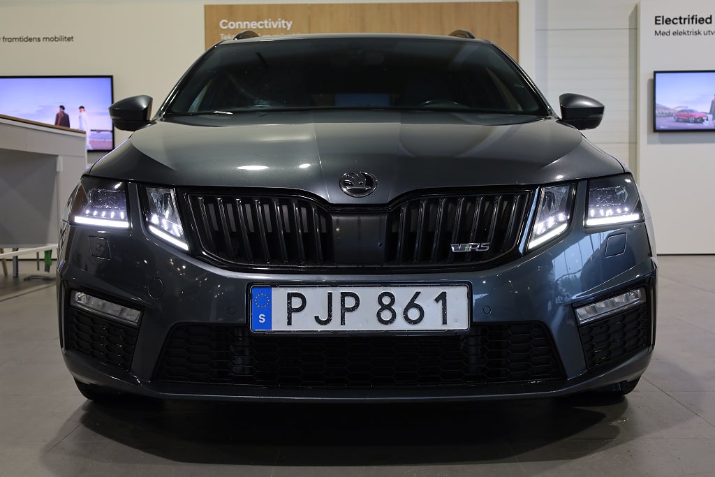Skoda Octavia 2.0 TDI RS AUT 4x4 Navi Värmare Kamera Canton CarPlay 2018