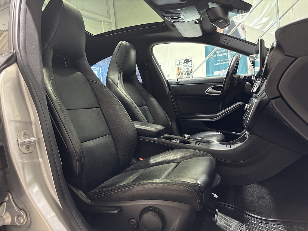 Mercedes-Benz CLA 200 7G-DCT Urban Line Bkam Pano Skinn Navi Drag Ambligh
