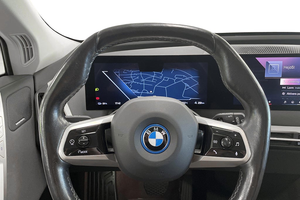 BMW iX xDrive40, 326ps, 2024