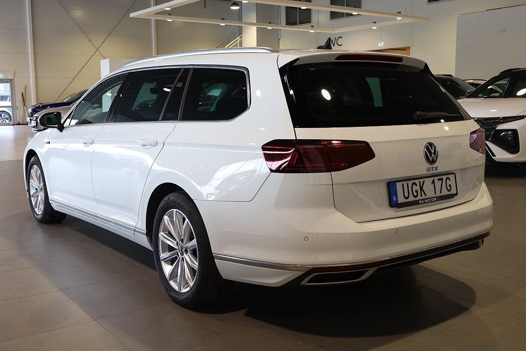 Volkswagen Passat GTE 218hk Executive / Business / Värmare / Navi 2022