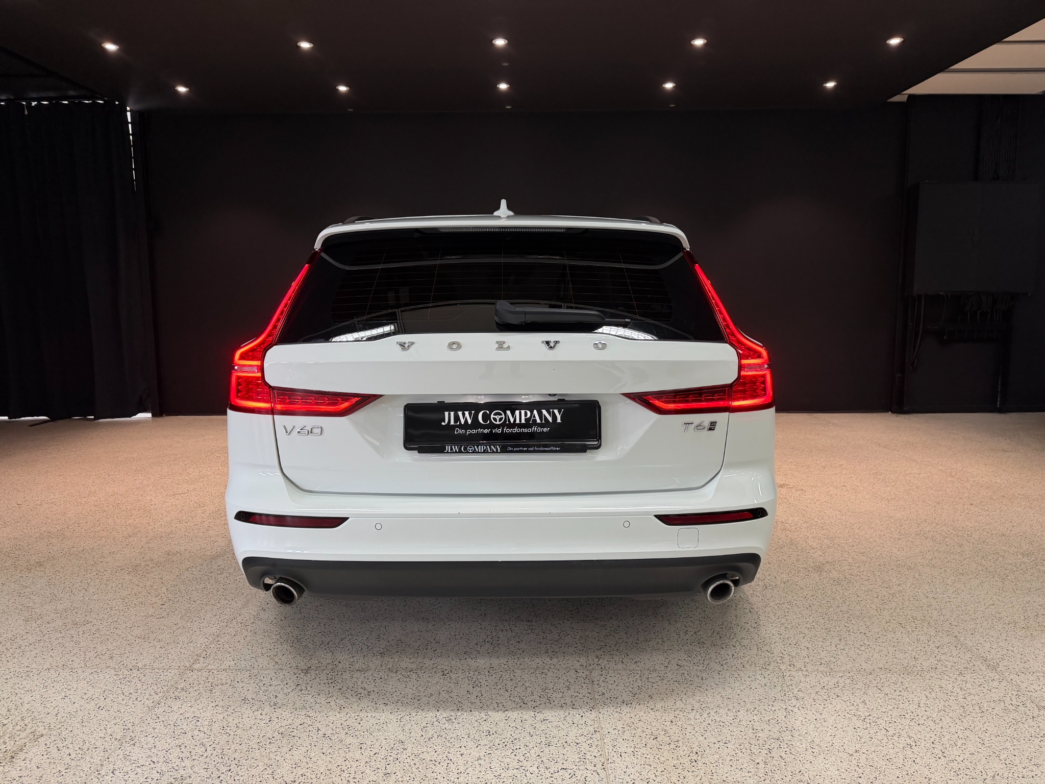 Volvo V60 T6 Twin Engine AWD 2020, photo 7/39
