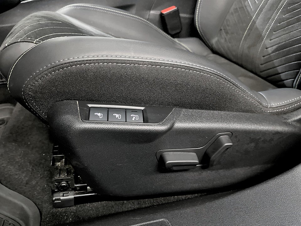 Bild på Peugeot 2008 GT Hybrid 145hk Aut B-KAMERA CARPLAY