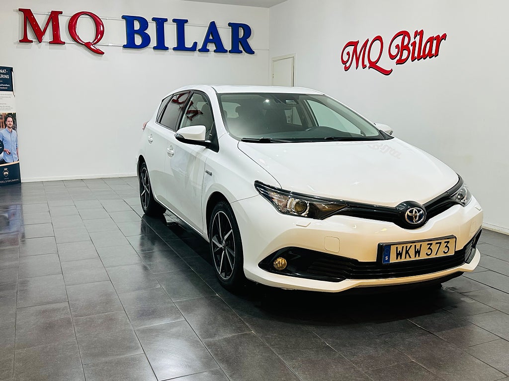 Toyota Auris Hybrid e-CVT Comfort Go Edition Bakkamera Gps  136hk