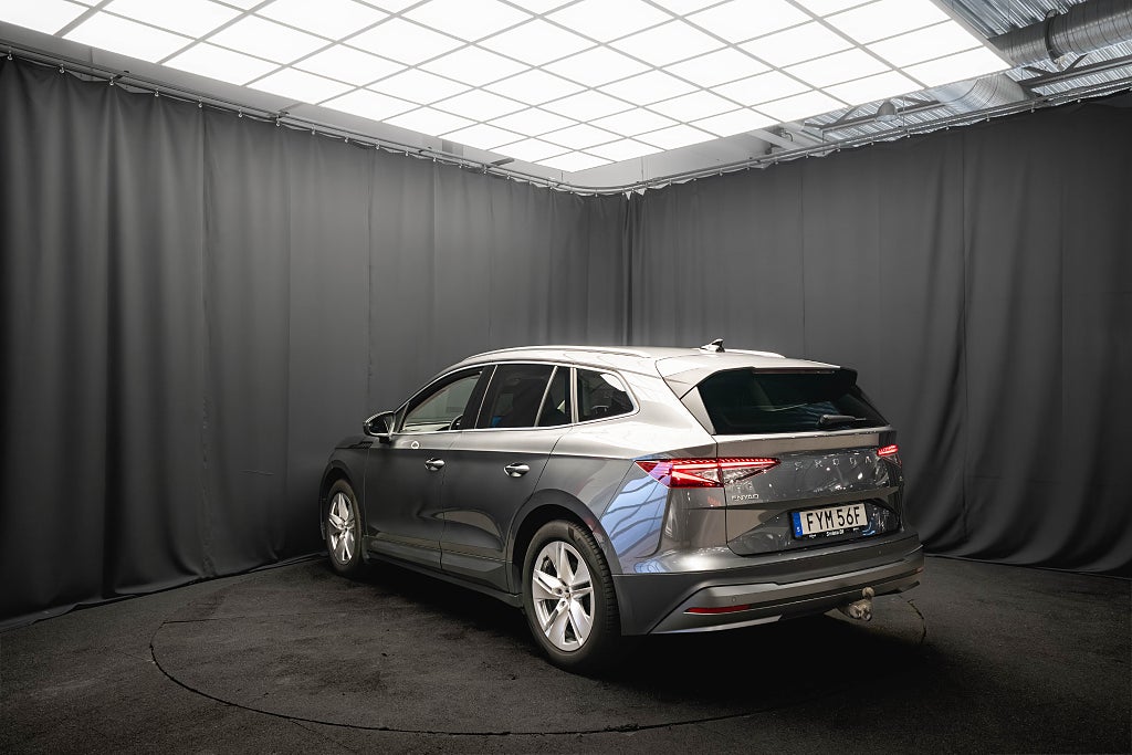 Skoda Enyaq iV 85 PLUS PAKET DRAG KAMERA ELSTOL 99.9% SoH 1-ÄGARE MOMS