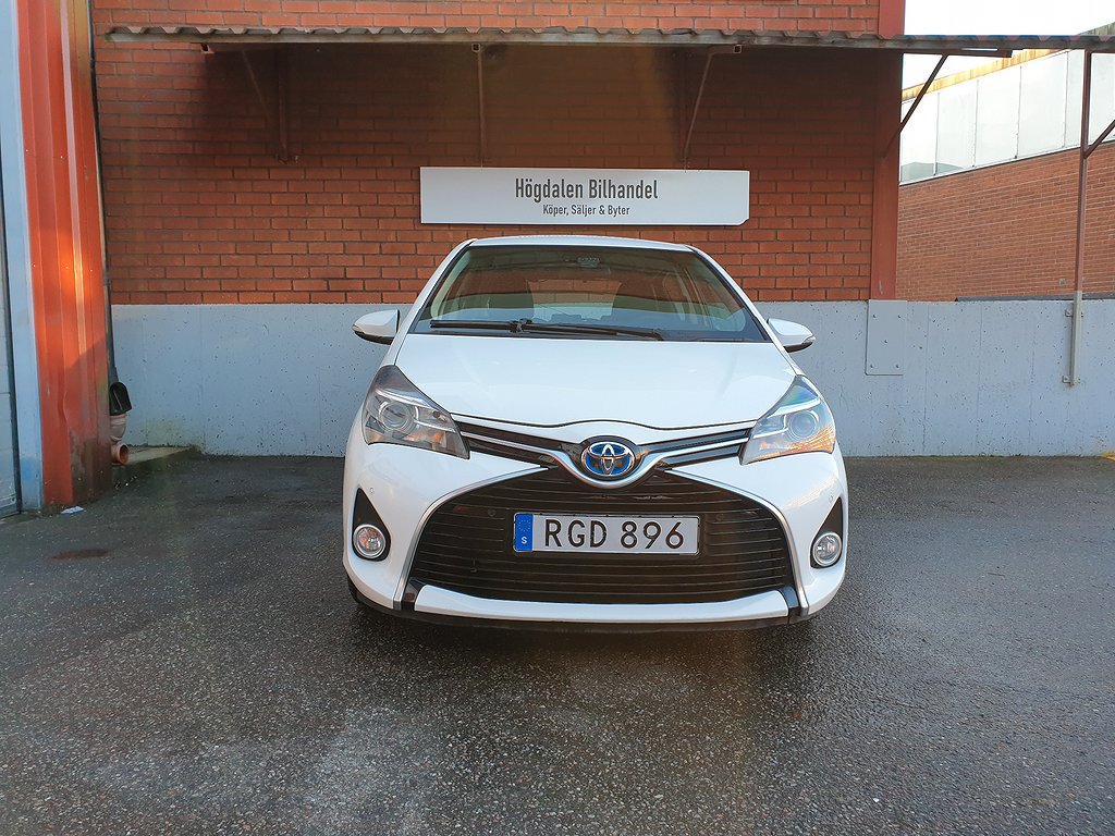 Toyota Yaris Hybrid e-CVT Active, Navi, B-kamera Euro 6