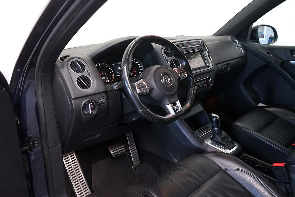 Volkswagen Tiguan 2.0 TDI 4M Automat R-line Värmare Panorama Drag 177hk