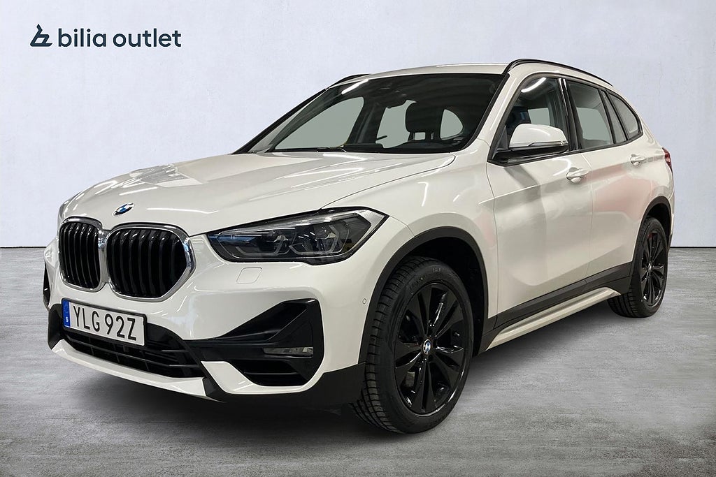 BMW X1 xDrive20i Sport line Nyservad Dragkrok B-kamera Navigation 