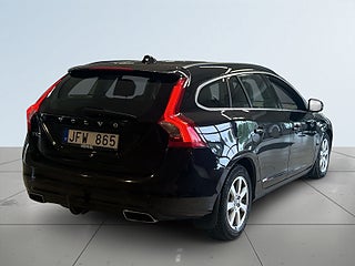 Volvo V60 D4 AWD Momentum Dragkrok Mvärme Farthållare Psens S&V – bild 6