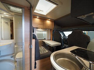 Husbil-halvintegrerad Knaus Van TI 550 7 av 19