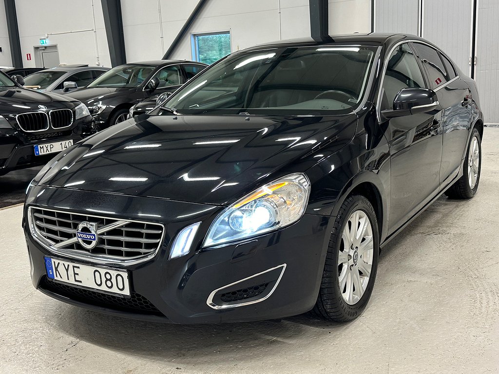 Volvo S60 T3 150HK SUMMUM SKINN NAVI ELSTOLAR KAMREM BYTT 