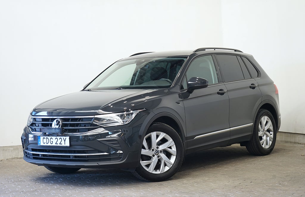 Volkswagen Tiguan 1.5 TSI Base Värmare Carplay Dragkrok 150hk 4.99% Ränta
