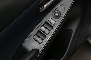 Halvkombi Mazda 2 11 av 23