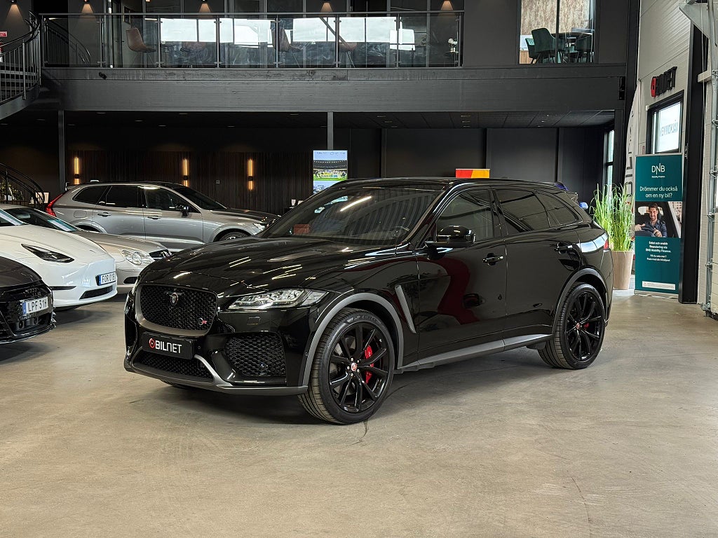 Jaguar F-Pace SVR 550hk *3,99%* Meridian Pano Sportavgas Sv-Såld