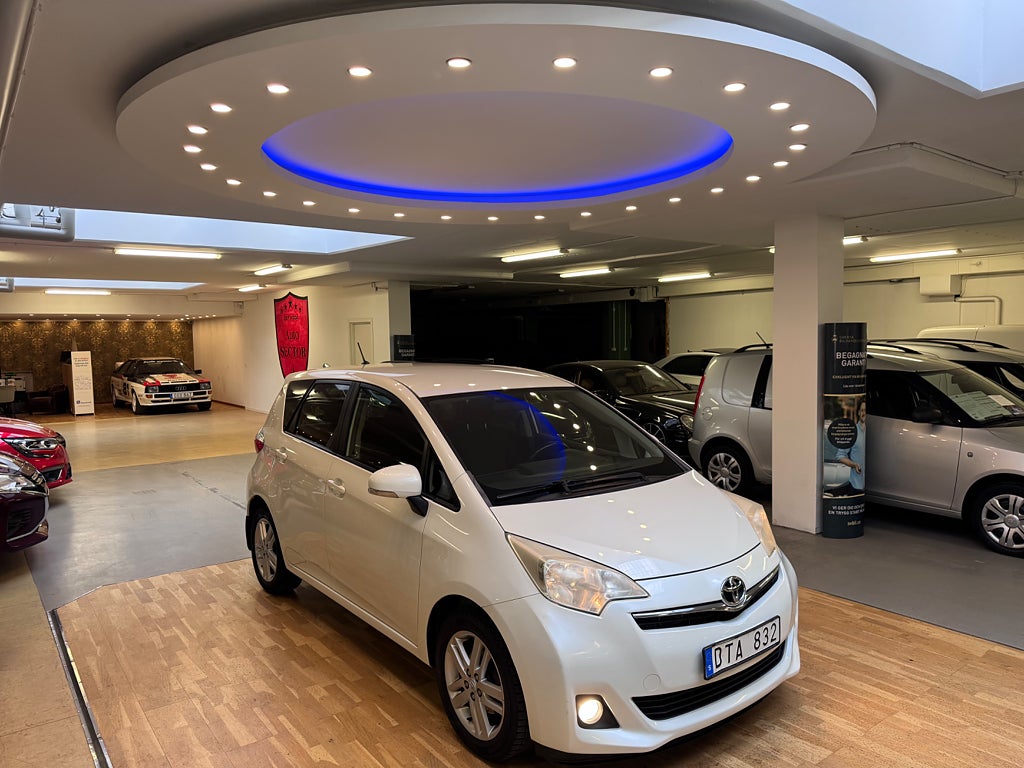 Toyota Verso-S 1.33 Dual VVT-i Multidrive S nyservad, nybesiktigad