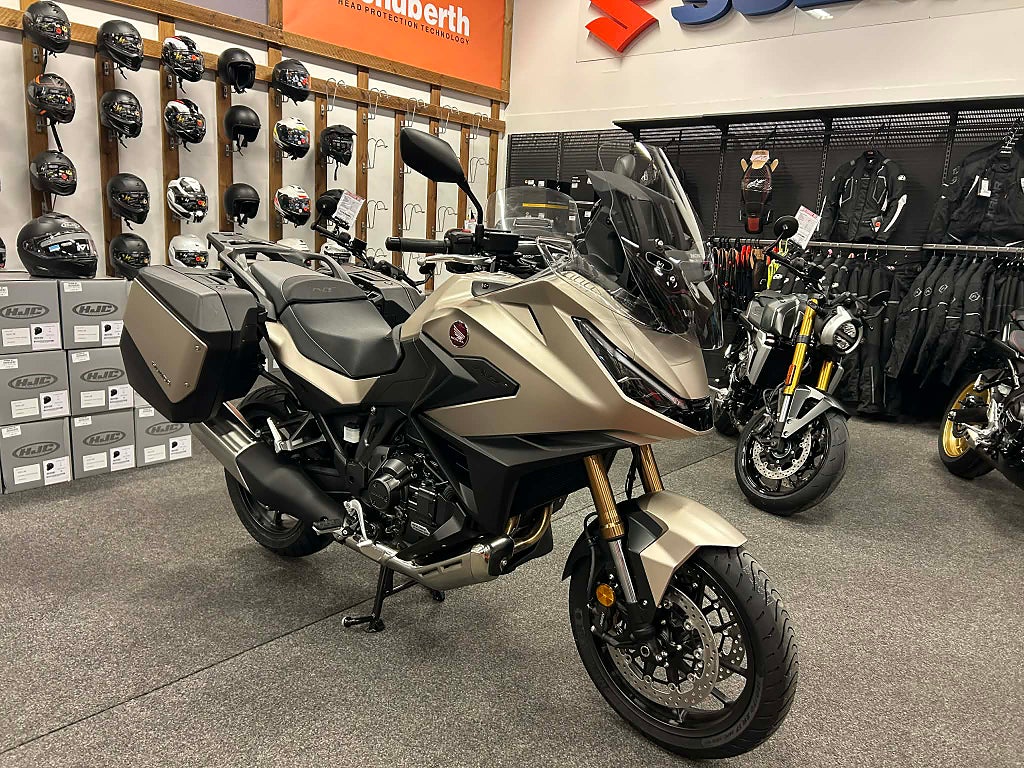 Honda NT1100DE (DCT E-Suspension ) 