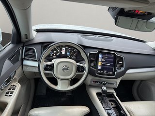SUV Volvo XC90 8 av 16