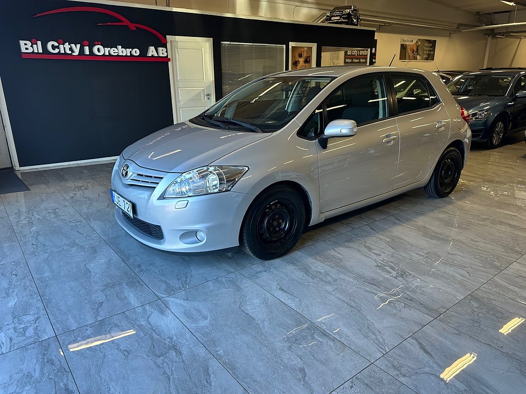 Toyota Auris 1.4 D-4D (90hk) Plus paket / M-värmare / AUX / Nyservad & Besikt