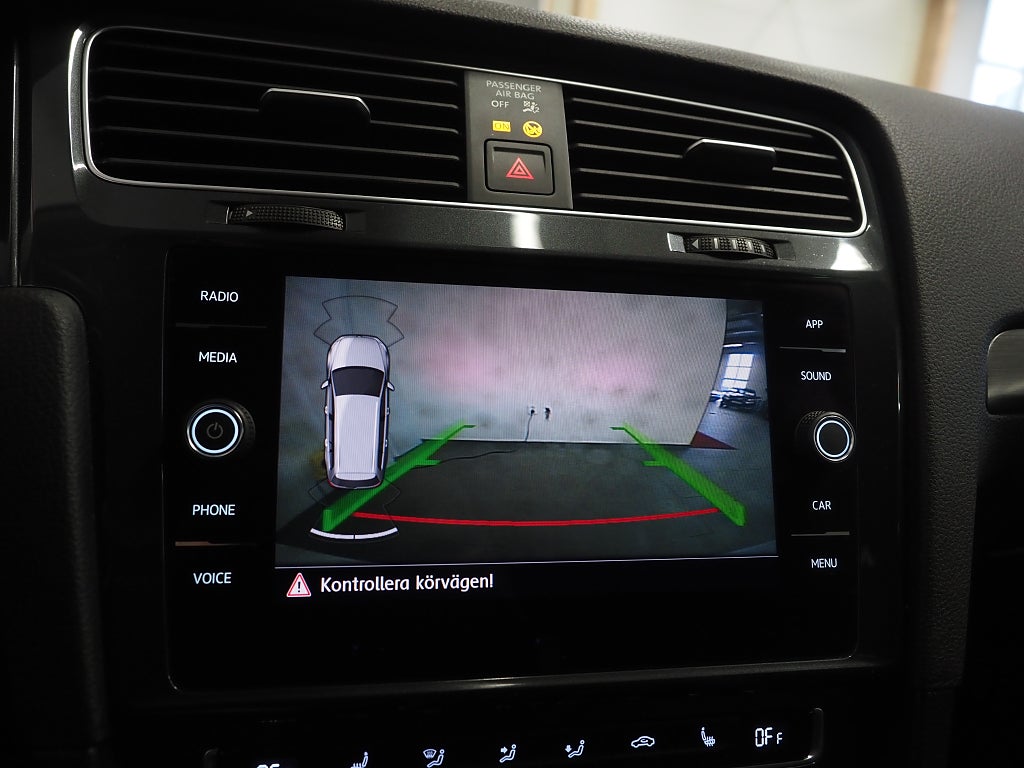 Volkswagen Golf Sportscombi 1.6 TDI 115hk Kamera Dieselvärmare ACC 2019