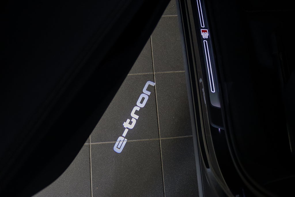 Audi Q8 e-tron Quattro S-line MOMS Pano B&O Matrix 360° Drag
