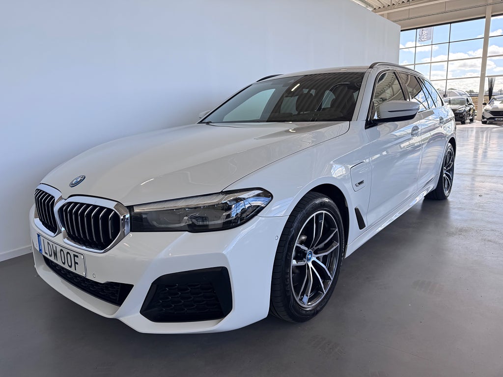 BMW 530e xDrive Touring Steptronic M Sport | Dragkrok | Kamera 