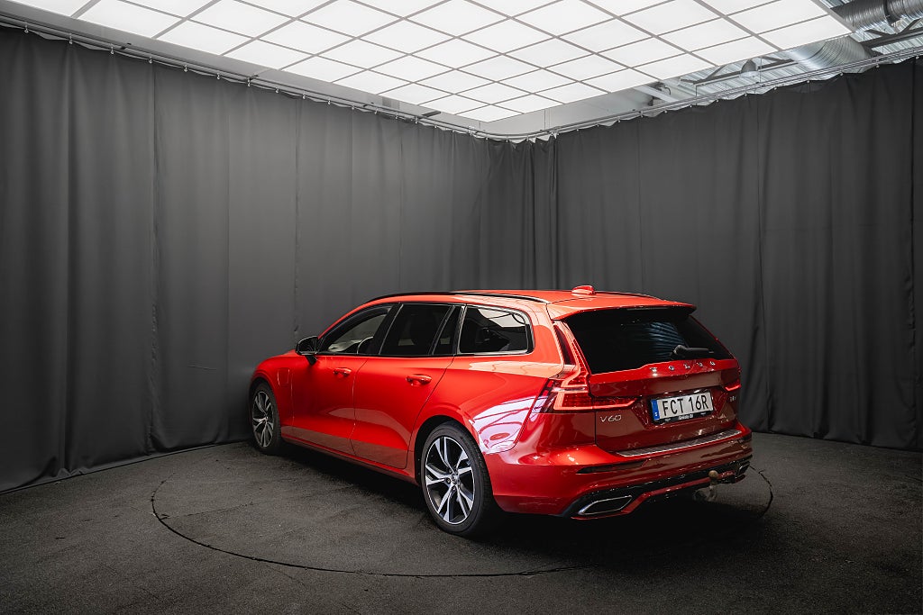 Volvo V60 T8 Recharge AWD R-Design DRAG LÄDER 360 H/K HUD El-Stol