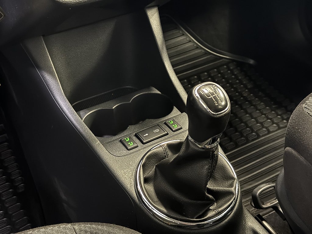 Skoda Fabia Kombi 1.2 TSI Elegance | Nybesiktad | P-sensor | Drag