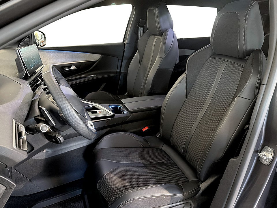 Bild på Peugeot 5008 GT Black Pack 1.2 PT 130hk Aut 7-SITS B-KAMERA CARPLAY