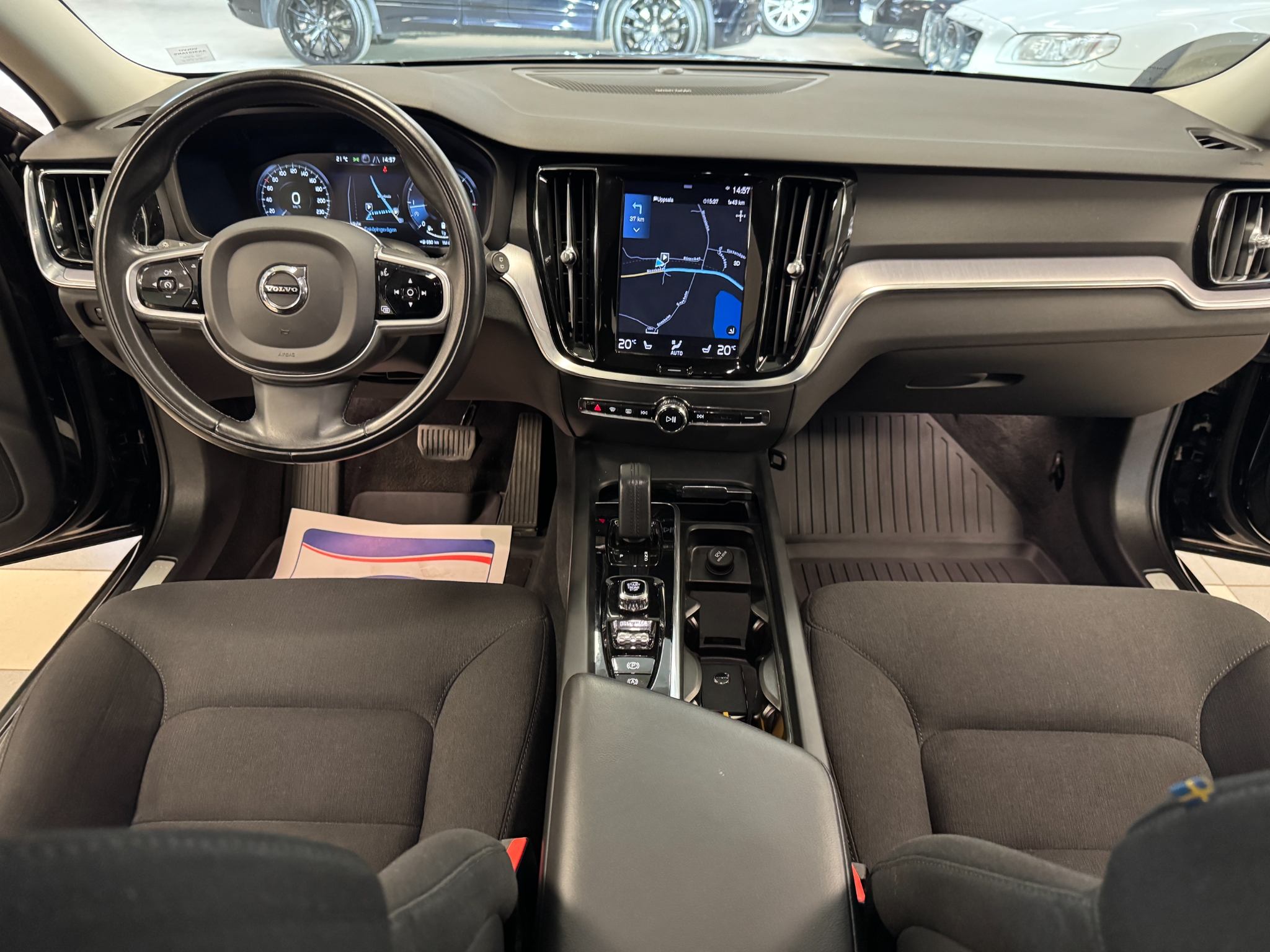 Volvo V60 Cross Country B4 AWD 2021, photo 6/40