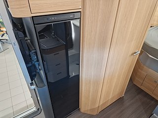 Husbil-halvintegrerad Adria CORAL 670 SC PLUS 19 av 28