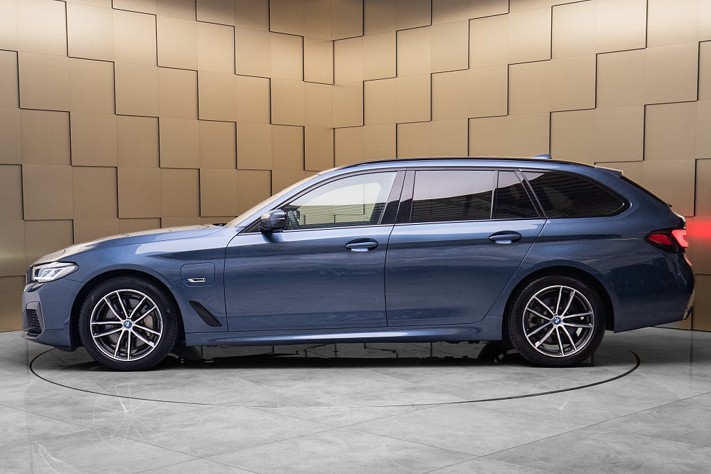BMW 530e xDrive Touring M Sport / H&K / Drag / Moms