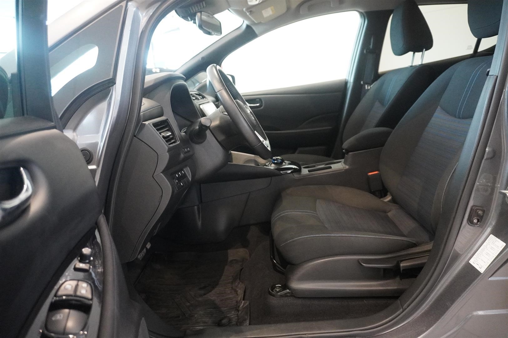 Nissan Leaf 5dr N-Connecta 39 kWh 2022, kuva 7/48