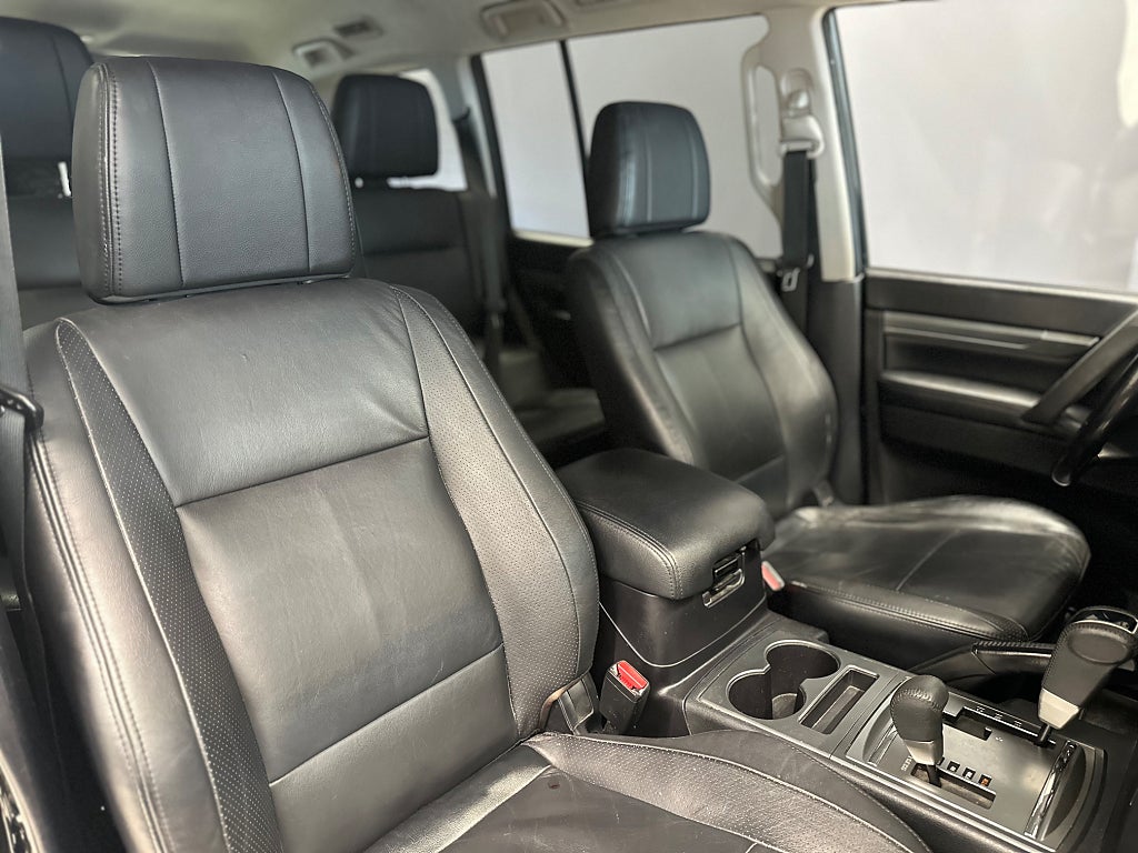 Mitsubishi Pajero 5-dörrar 3.2 Di-D 4WD /B-Kamera/NAV/DRAG/7-Sits