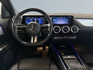 Mercedes-Benz EQA 300 4MATIC AMG Line Advanced Plus S&V/Skinn/Burmester – bild 8