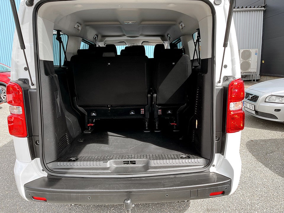 Bild på Peugeot Traveller Business 2.0 BHDi 144hk Aut L3 9-SITS DRAG CARPLAY