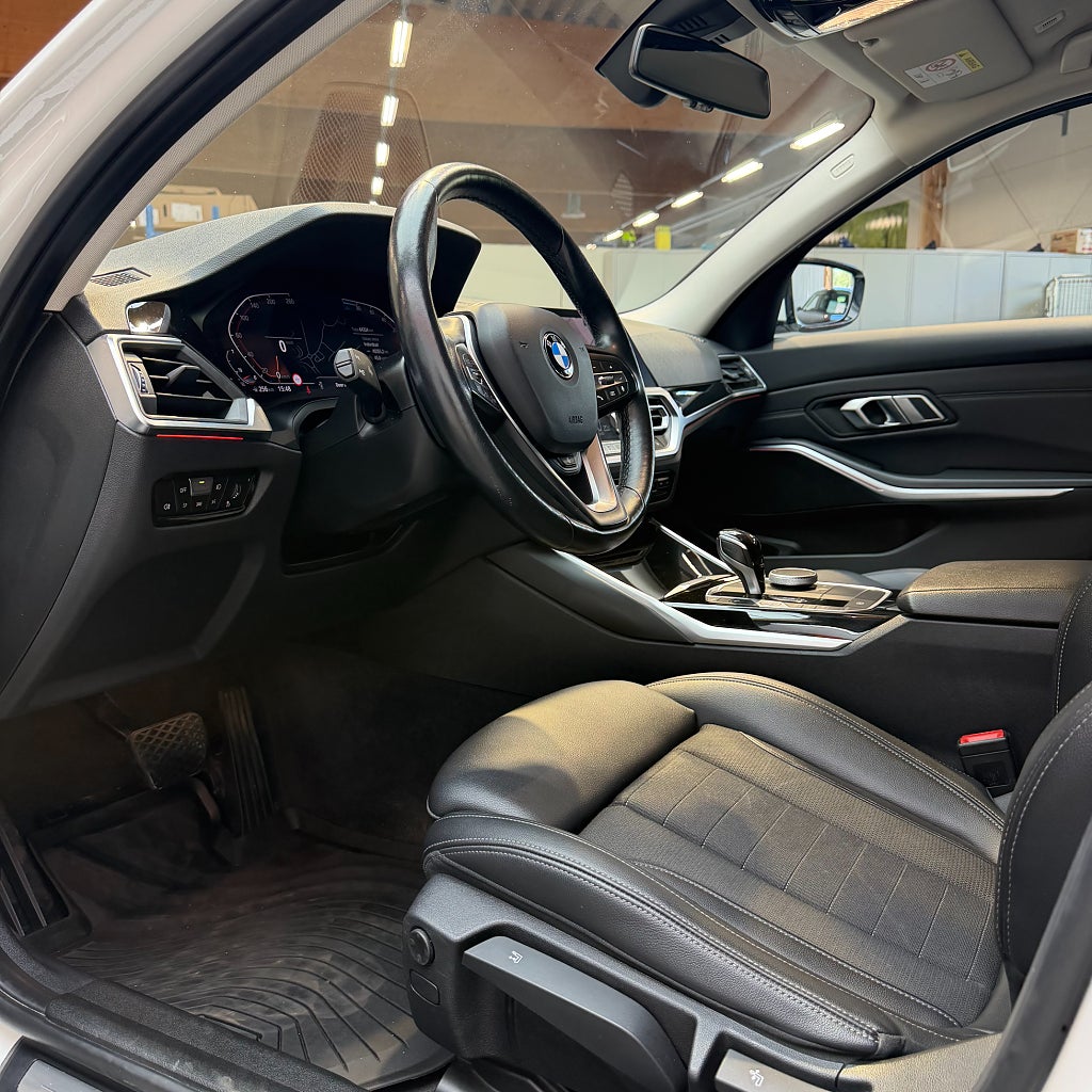 BMW 320D xDrive Touring Sport line Carplay Navi Rattvärme Drag