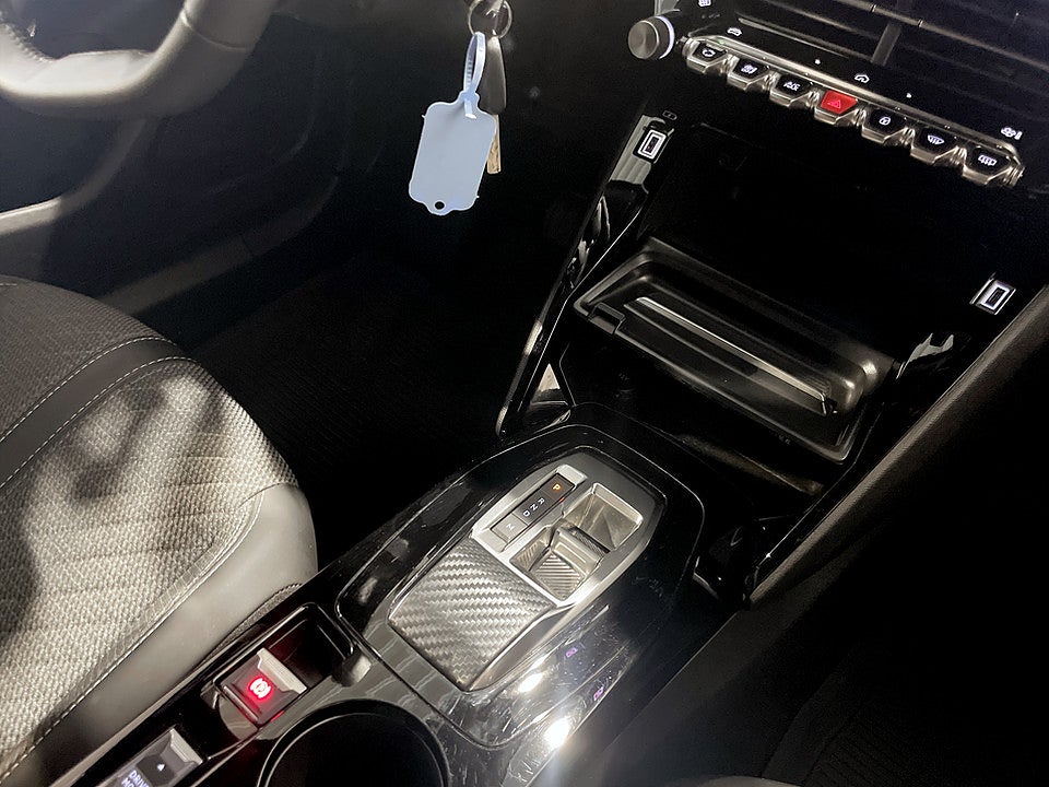 Bild på Peugeot 2008  1.2 PT 130hk Aut B-KAMERA CARPLAY