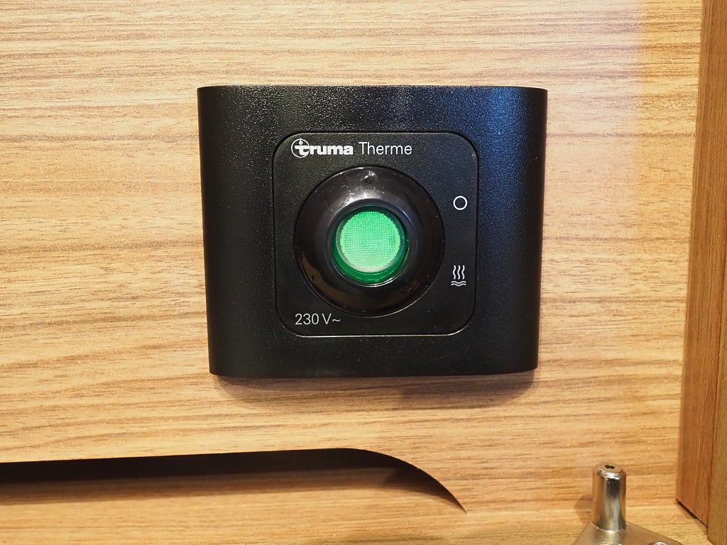 Weinsberg CaraOne 390 QD Golvvärme I Elpatron I 1100kg