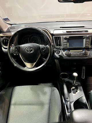 SUV Toyota RAV4 16 av 31