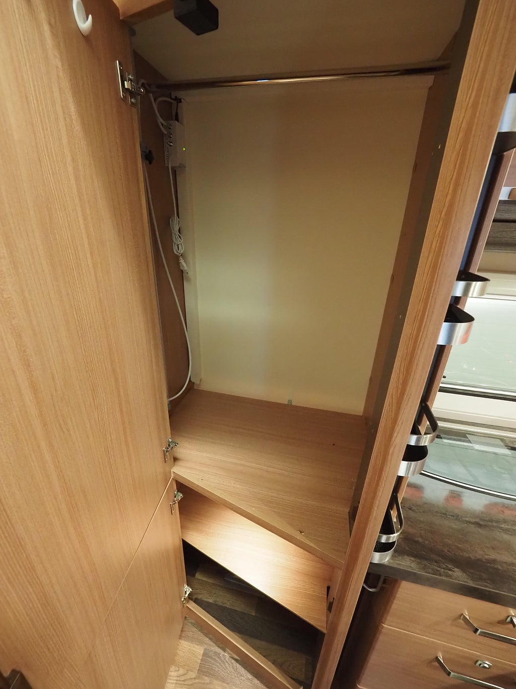 Knaus Sky Wave 650 MF | Taksäng | Markis | B-kamera | 3850kg