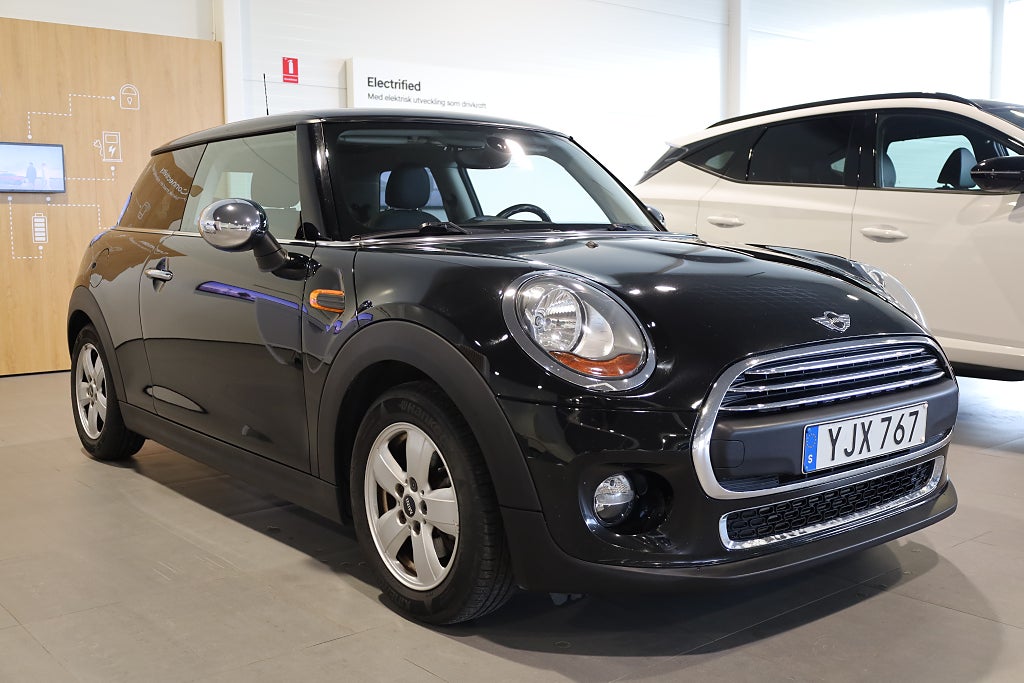 MINI One 3-dörrar Pepper Panorama Connected Blåtand 2017