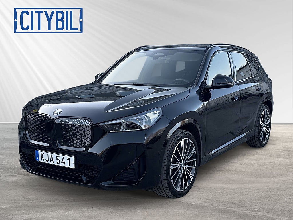 BMW iX1 xDrive30 - M Sport - Premium - Driving Ast - 20" - Moms