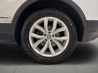 Volkswagen Tiguan 2.0 TSI 4Motion Base LED-ramp Värmare Bkamera Drag S&V – bild 14
