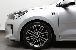 Halvkombi Kia Rio 8 av 22
