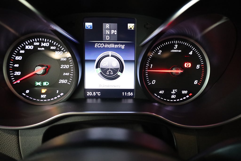 Mercedes-Benz GLC 250 d 4MATIC AUT Drag Värmare Burmester Kamera Navi
