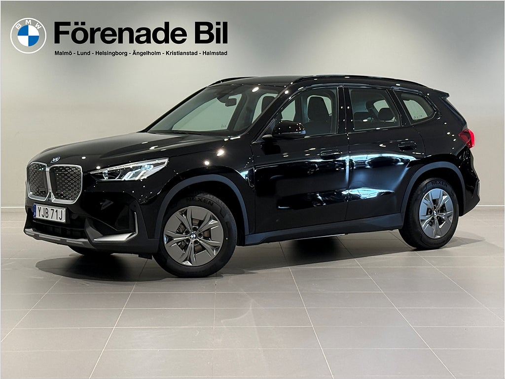 BMW iX1 eDrive20 Active Edition Drag Rattvärme Park Assist