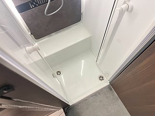 Husbil-halvintegrerad Adria MATRIX SUPREME 670 SL 26 av 32